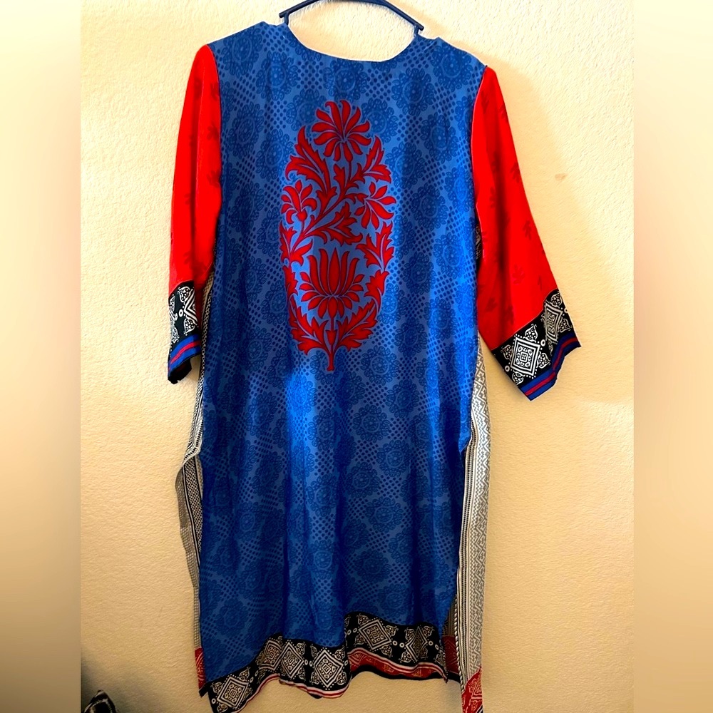 Colorful Embroidered Tunic - Picture 4 of 6